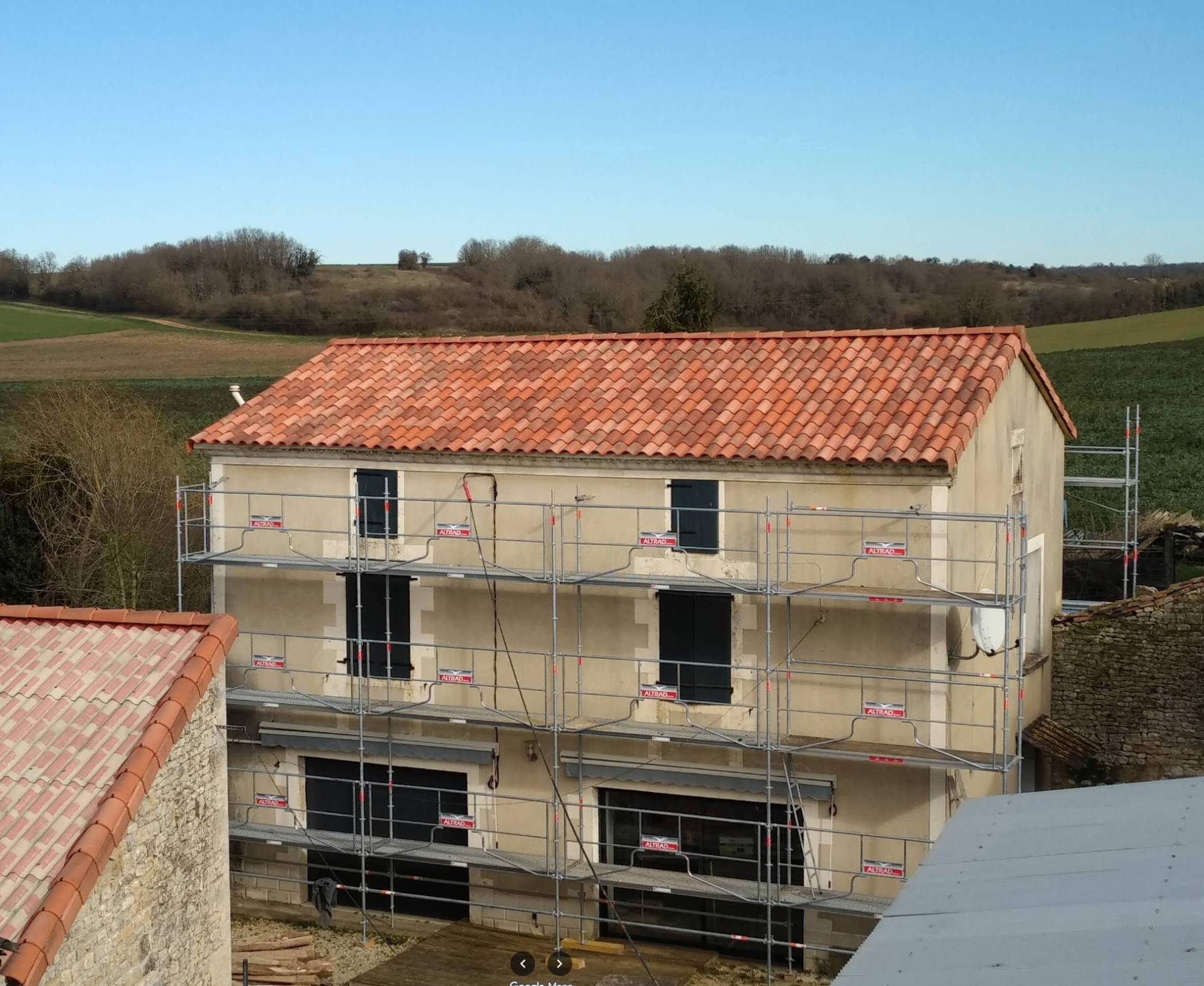 Chantier de rénovation avec échafaudage